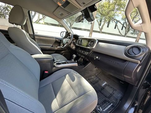 Used 2018 Toyota Tacoma SR5 RWD image 28