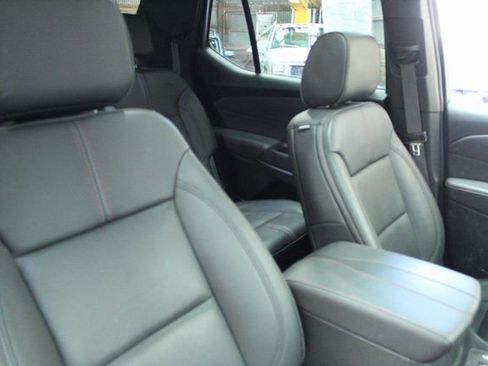 Used 2023 Chevrolet Traverse RS image 11