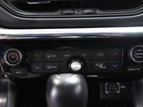 Used 2022 Jeep Compass Limited image 23