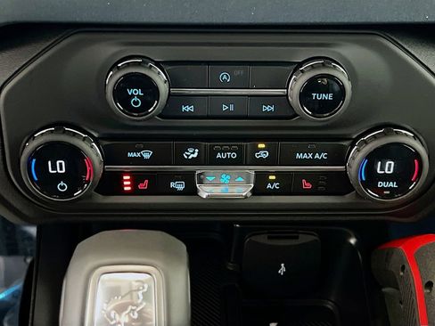 New 2026 Ford Bronco Heritage Edition image 9