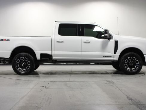 Used 2025 Ford F250 Platinum image 3