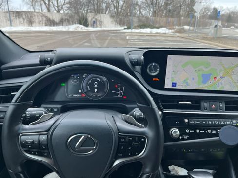 Used 2023 Lexus ES 300h Ultra Luxury w/ Accessory Package (Z1) FWD image 8