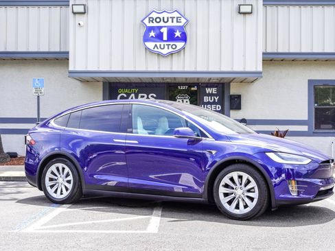 Used 2018 Tesla Model X 75D AWD/4WD image 3