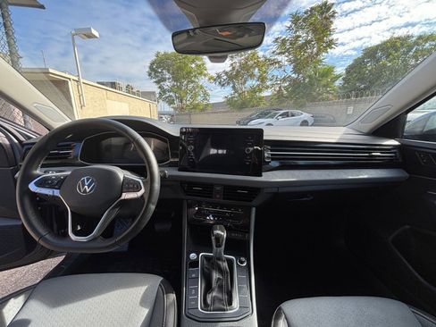 Used 2025 Volkswagen Jetta SE image 33