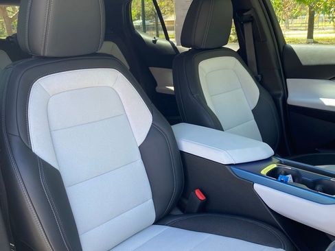 Used 2025 Chevrolet Equinox EV LT image 48