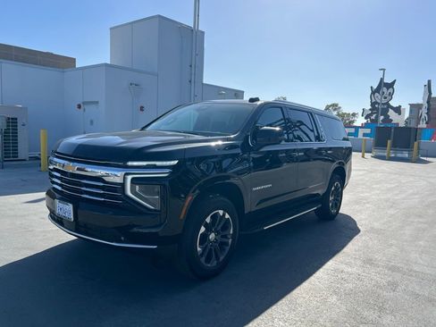 Used 2026 Chevrolet Suburban LT w/ Comfort Package RWD image 1