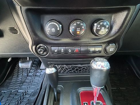 Used 2016 Jeep Wrangler Unlimited Rubicon w/ Connectivity Group AWD/4WD image 20