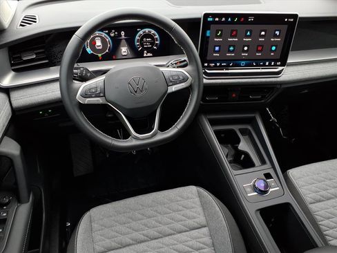 Certified 2025 Volkswagen Tiguan S image 23