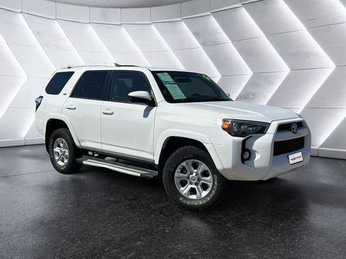 Used 2018 Toyota 4Runner SR5 AWD/4WD image 1