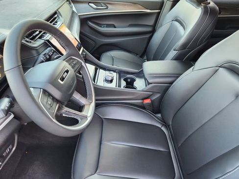 New 2025 Jeep Grand Cherokee Limited image 9