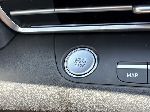 Used 2025 Hyundai Elantra SEL FWD image 17