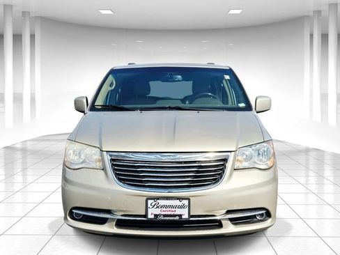 Used 2015 Chrysler Town & Country Touring FWD image 5