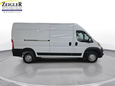 Used 2025 RAM ProMaster 3500 w/ Convenience Group FWD image 4