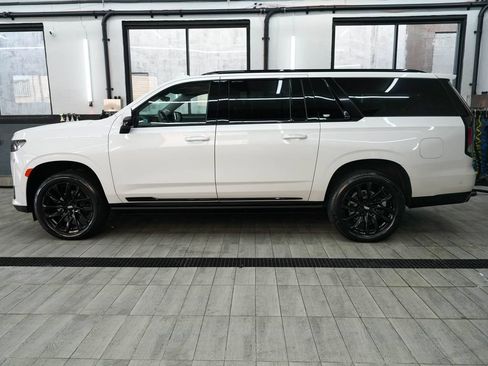 Used 2024 Cadillac Escalade ESV Sport Platinum w/ LPO, ONYX Package AWD/4WD image 4