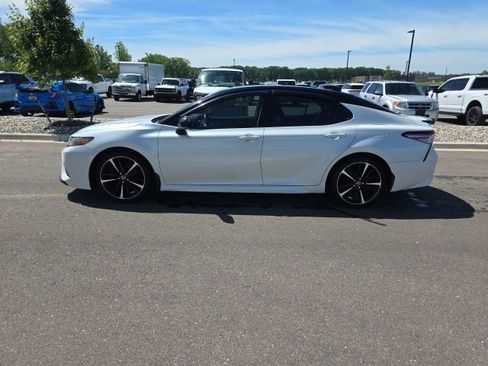 Used 2018 Toyota Camry XSE FWD image 4