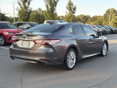 Used 2018 Toyota Camry XLE w/ Driver Assist Package FWD image 3