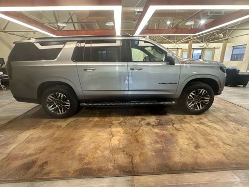 Used 2025 Chevrolet Suburban Z71 image 4