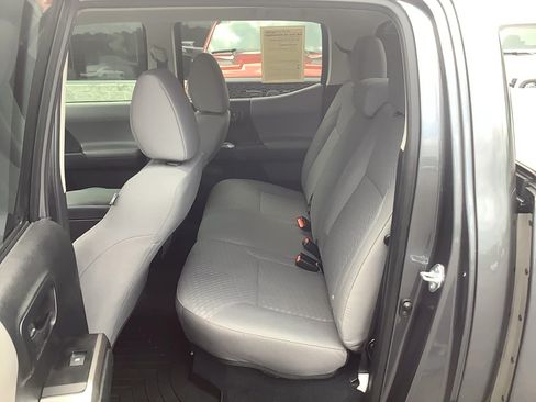 Used 2022 Toyota Tacoma SR5 AWD/4WD image 8