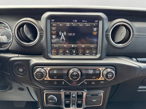 Used 2020 Jeep Gladiator Overland w/ Dual Top Group AWD/4WD image 18