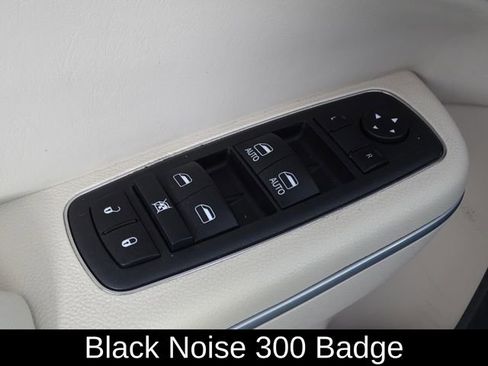 Used 2022 Chrysler 300 Touring w/ Sport Appearance Package image 16