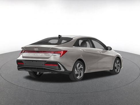 Used 2025 Hyundai Elantra Limited FWD image 2