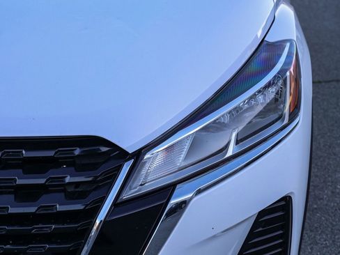 Used 2024 Nissan Kicks S FWD image 9