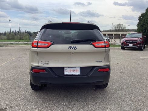 Used 2015 Jeep Cherokee Latitude AWD/4WD image 8