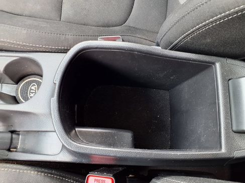 Used 2017 Kia Soul + FWD image 33