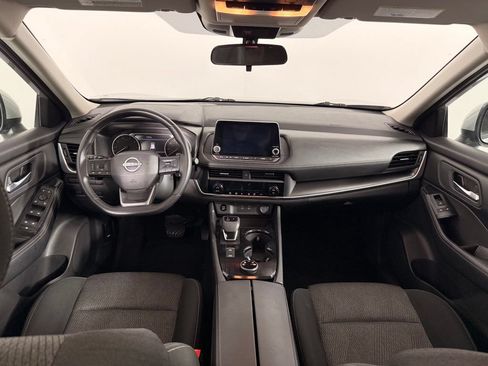 Used 2025 Nissan Rogue SV AWD/4WD image 2