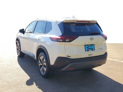 Used 2023 Nissan Rogue SV image 3
