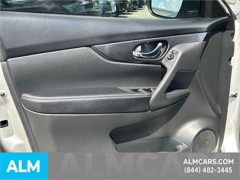 Used 2017 Nissan Rogue S AWD/4WD image 11