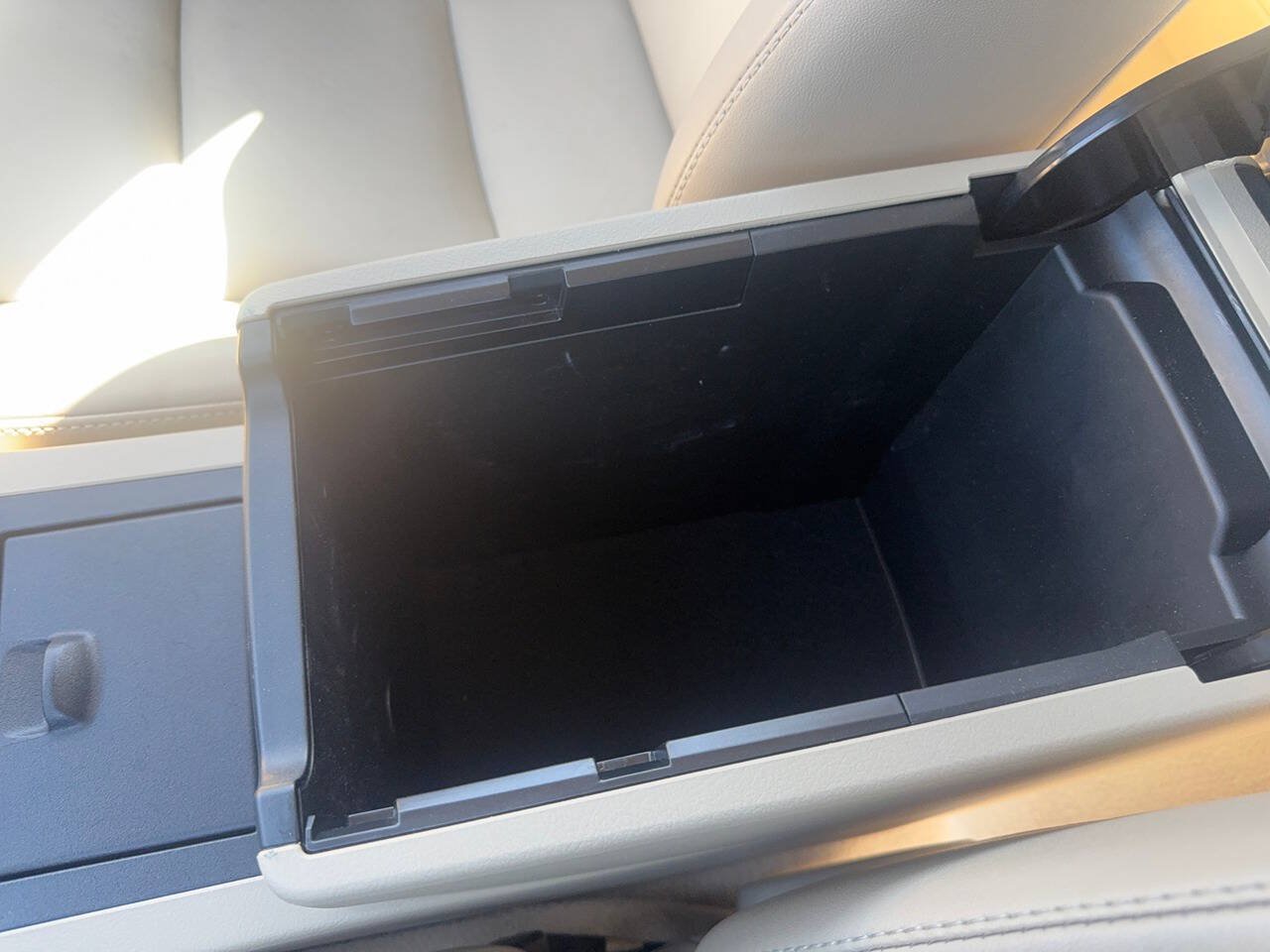Used 2014 Toyota Camry XLE w/ Leather Package FWD image 37