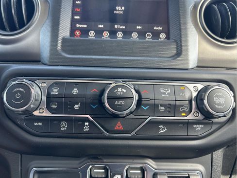 Used 2019 Jeep Wrangler Unlimited Sport S image 21