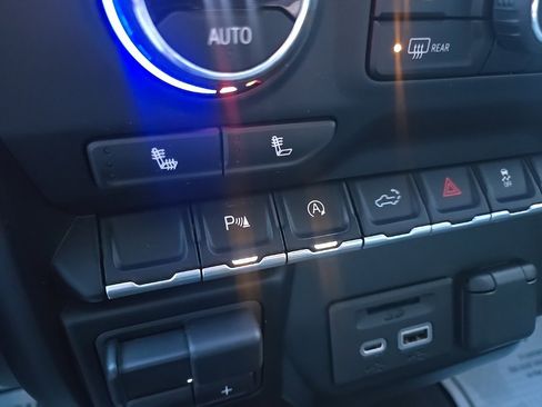 Used 2021 Chevrolet Silverado 1500 LT w/ Z71 Off-Road Package image 65