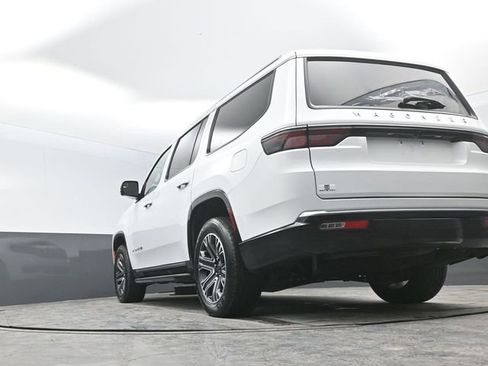 Used 2024 Jeep Wagoneer Series II w/ Flexible Seating Group image 22