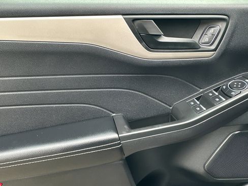 Certified 2022 Ford Escape SE w/ SE Sport Appearance Package image 12