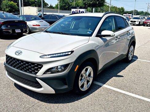 Used 2023 Hyundai Kona SEL w/ Cargo Package FWD image 3