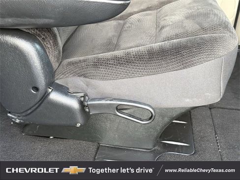 Used 2018 Dodge Grand Caravan SE w/ UConnect Hands-Free Group image 27