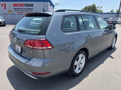 Used 2018 Volkswagen Golf SE FWD image 4