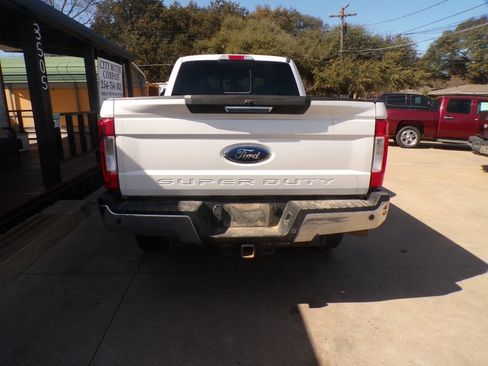 Used 2018 Ford F250 Lariat w/ Chrome Package image 4