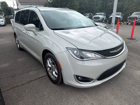 Used 2017 Chrysler Pacifica Touring-L Plus w/ Tire & Wheel Group FWD image 3