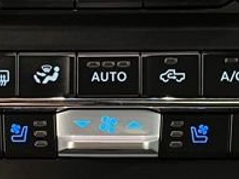 Used 2025 Ford F350 Lariat w/ Black Appearance Package AWD/4WD image 38