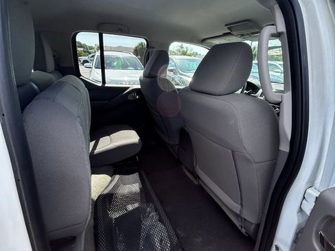 Used 2018 Nissan Frontier SV RWD image 16