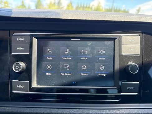 Used 2024 Volkswagen Jetta SE FWD image 14