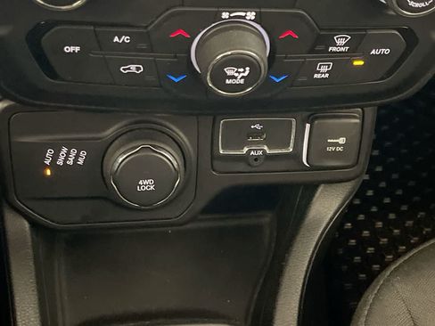 Used 2019 Jeep Renegade Latitude w/ Cold Weather Group AWD/4WD image 19