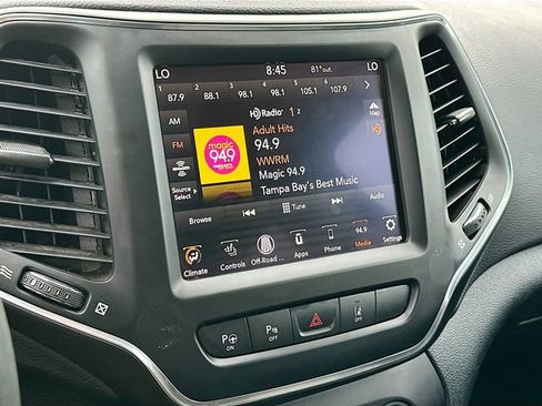 Used 2023 Jeep Cherokee Altitude Lux image 14