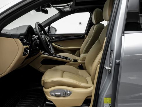 Used 2024 Porsche Macan AWD/4WD image 10