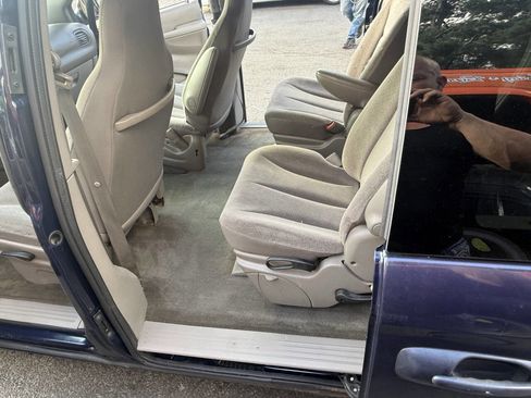 Used 2003 Chrysler Town & Country LX image 14