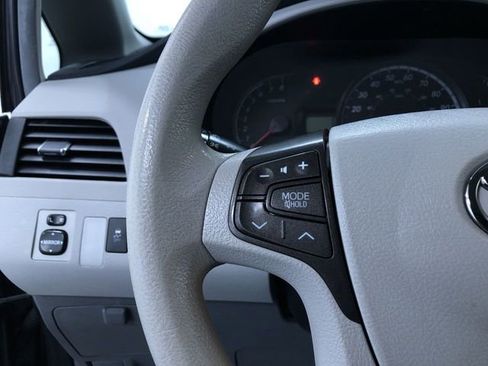 Used 2012 Toyota Sienna LE w/ Towing Pkg image 18