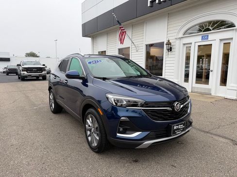Used 2023 Buick Encore GX Essence w/ Experience Buick Package FWD image 3